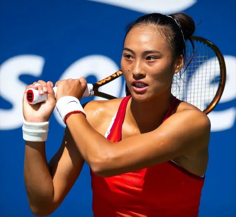 开云体育-阿扎伦卡意外战胜巴黎圣日耳曼，夺冠引爆全场！-开云体育